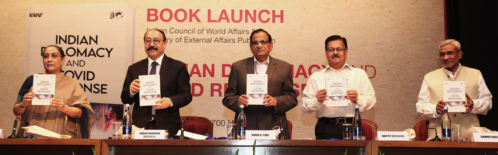 L-R: Amb. Vijay Thakur Singh, DG, ICWA; Shri Harsh Vardhan Shringla, Foreign Secretary, MEA, GOI; Dr. V. K. Paul, Member, Niti Aayog; Shri Rajesh Bhushan, Secretary (Health and Family Welfare), GOI; Shri Dammu Ravi, Secreatry (ER), MEA, GOI at the Book Launch of ICWA-MEA Publication “Indian Diplomacy and COVID response”, 21 April 2022.